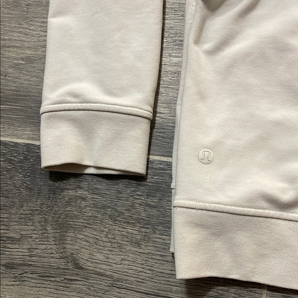 Lululemon Men's Cream Hoodie - Picture 4 of 10